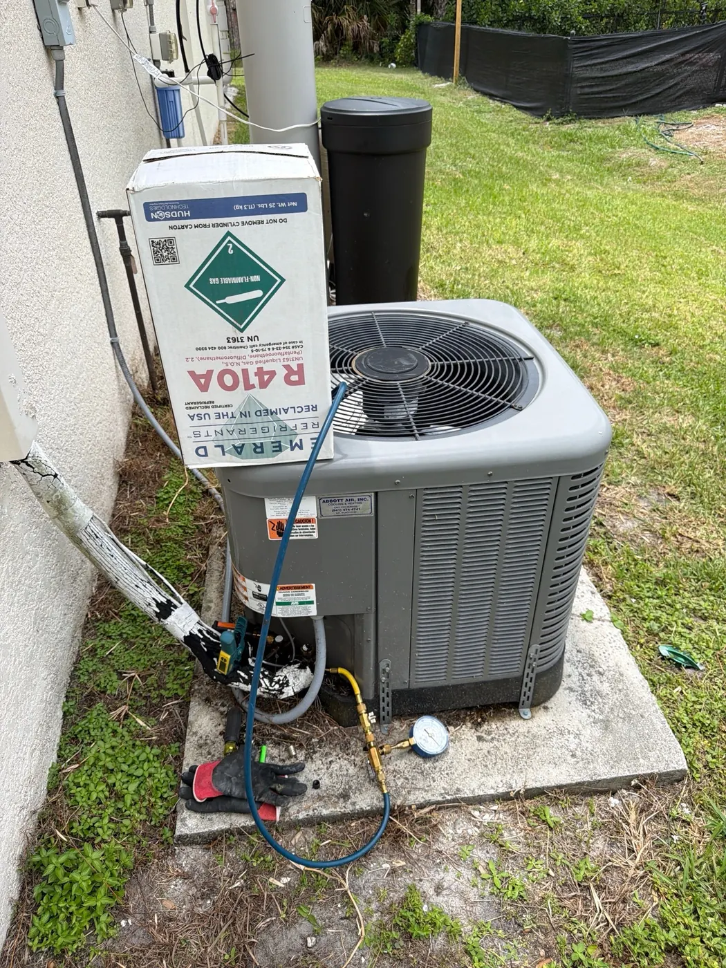 HVAC refrigerant service with manifold gauge